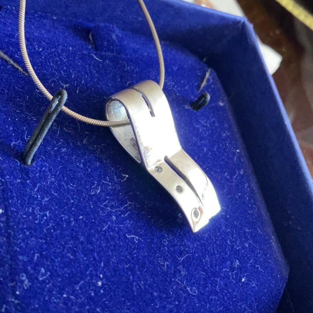 Modern design necklace - Picture 2 of 3